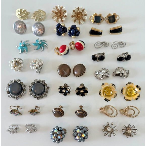 The Unbranded Brand Jewelry - Clip On Earrings Lot 22 Pr Silver Gold Crystals Flower Starburst Mixed Vintage